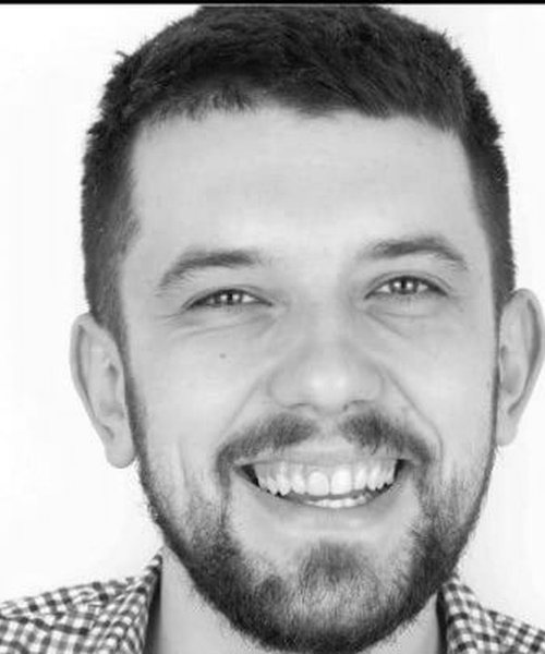 Portrait d'Andrii Khodonovych, fondateur de Nouveaux Parents